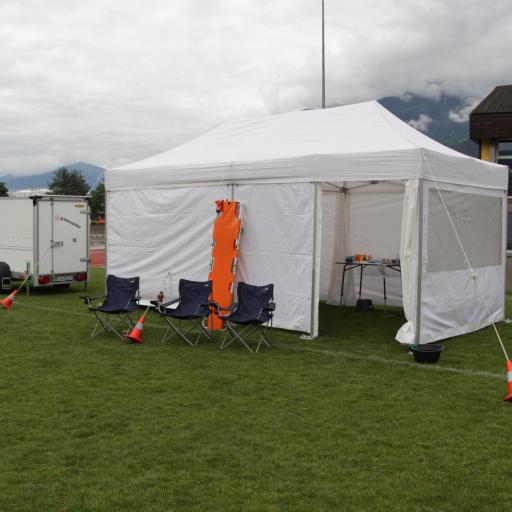 Sameriterzelt wo wir vor Ort selber aufbauen, dass Zelt steht immer so das wir eine Gute Zufahre für die Rettung gewährleisten können. 